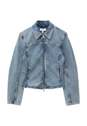 Lichtblauwe spijkerjas met ritssluiting aan de voorkant, lange mouwen, puntkraag en naden langs de borst en zijkanten.