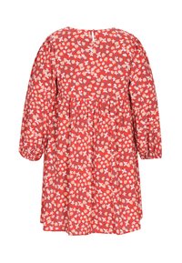 Rochie din bumbac roșu cu mâneci lungi și bufante, talie strânsă și imprimeu floral cu flori albe, roz și galbene pe un fundal roșu.