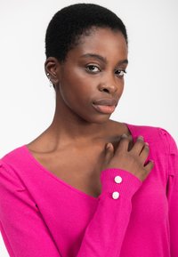 INFLUENCER PUFFED SLEEVES - Strickpullover - fuchsia