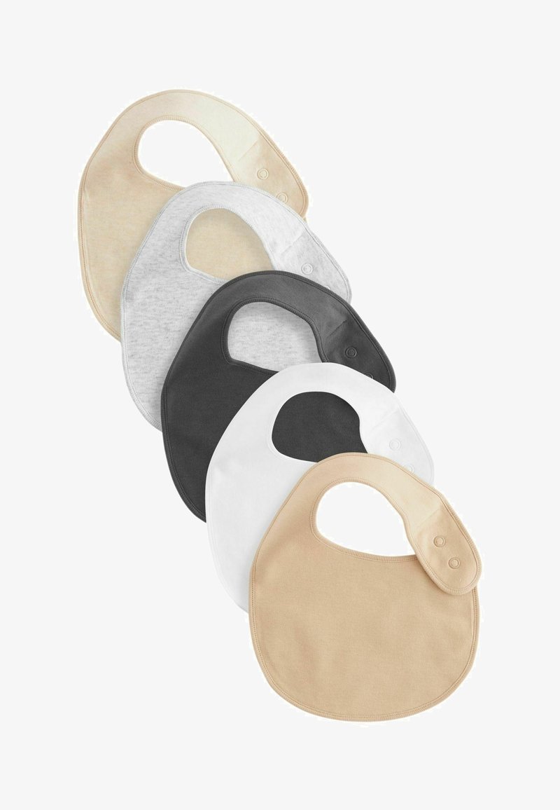 Pieci mazuļu priekšautiņi krēmkrāsas, pelēkā, baltā, melnā un gaiši pelēkā krāsā; mīksta auduma, izliekta forma un regulējami pogu aizdares.