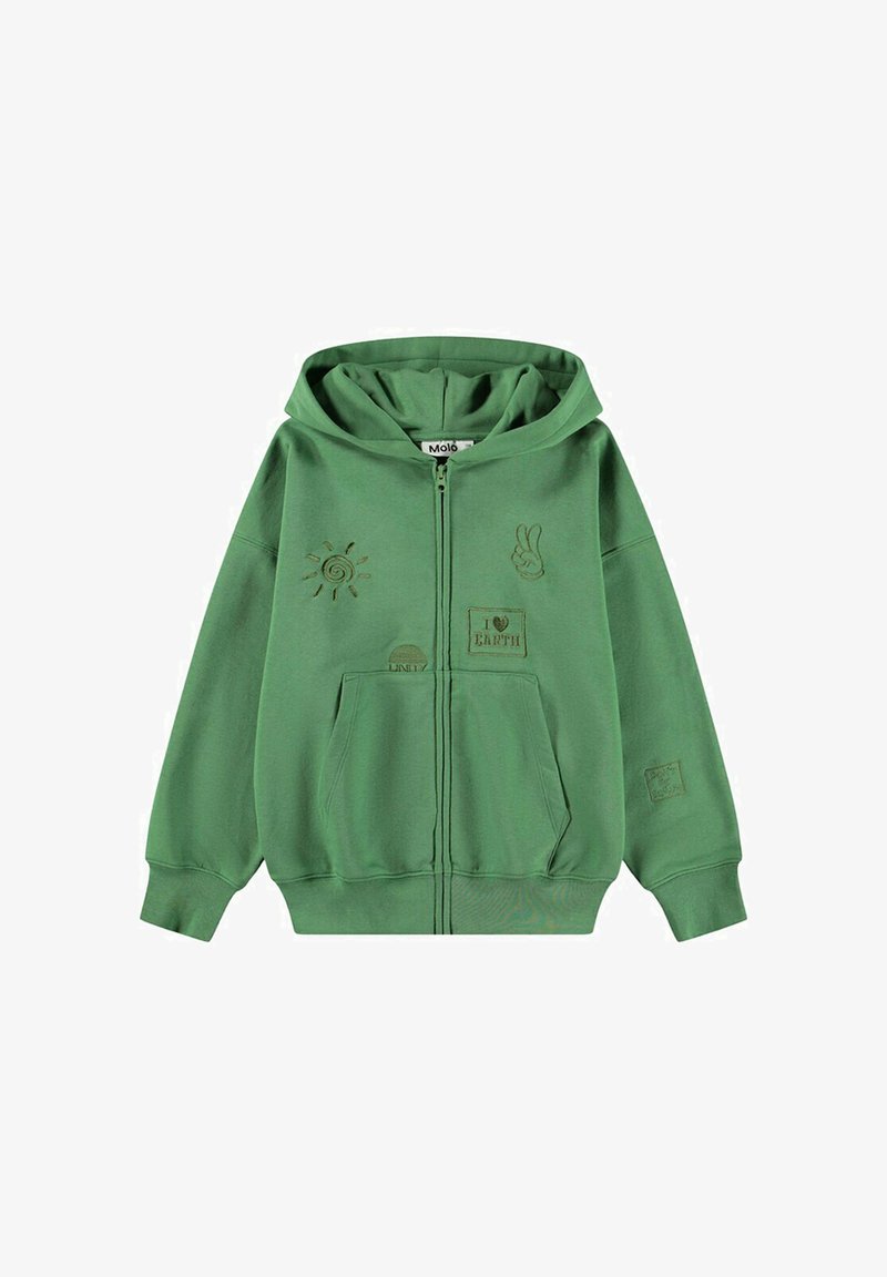 Groene hoodie met ritssluiting, voorzakken, zon, vredesteken met hand en "I love Earth" patches op de borst en mouw.