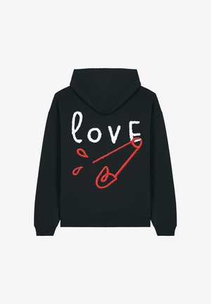 Sweat à capuche noir avec le mot "love" en lettres blanches texturées et un graphique d’épingle de sécurité rouge dans le dos. Poche kangourou classique et capuche avec cordon de serrage.