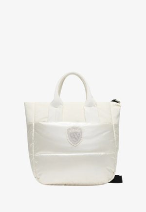 Sac fourre-tout blanc rembourré avec poignées doubles, une poche zippée et un patch logo texturé à l'avant. Matériau lisse et brillant.