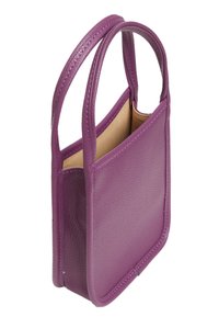 Borsa in pelle viola con una finitura liscia e strutturata, dotata di due manici arrotondati e un'apertura superiore, che mette in mostra un interno beige.