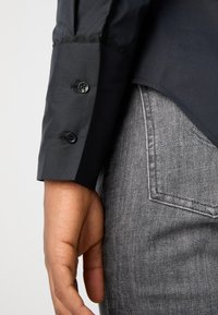 Mos Mosh WAVE SHIRT - Užsagstoma palaidinė - black