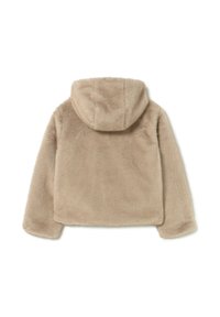 Sudadera con capucha de piel sintética beige, diseño corto, textura suave, capucha redondeada y mangas largas. No tiene cierres visibles ni adornos.