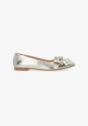 Metallic gouden balletschoenen met een spitse neus en een strikaccent op de wreef. Zachte textuur en minimalistisch ontwerp met een platte zool.