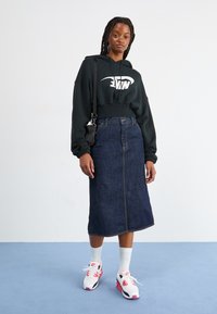 Nike Sportswear CROP DANCE - Felpa - black/sail