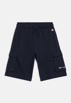 Marineblaue Cargoshorts mit elastischem Bund, Kordelzug, zwei seitlichen Klappentaschen und Champion-Logo auf der linken Tasche sowie auf dem Bund.