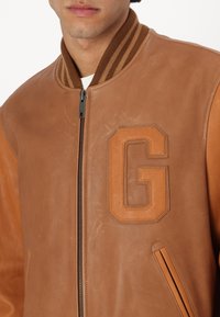 GANT 75TH ANNIVERSARY CAPSULE - LEATHER VARSITY JACKET - Nahkjakk - brown sugar