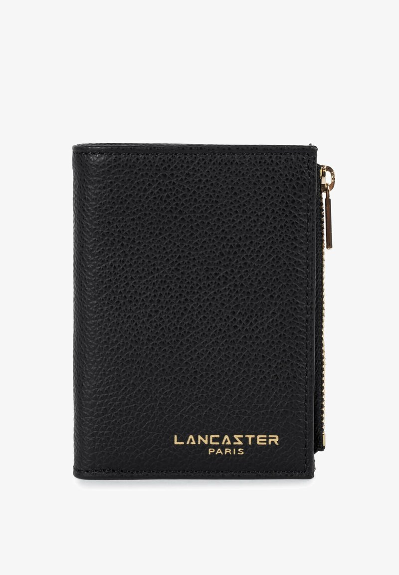 Portefeuille en cuir noir texturé avec une fermeture éclair dorée sur le côté droit et le logo Lancaster Paris doré en bas au centre.