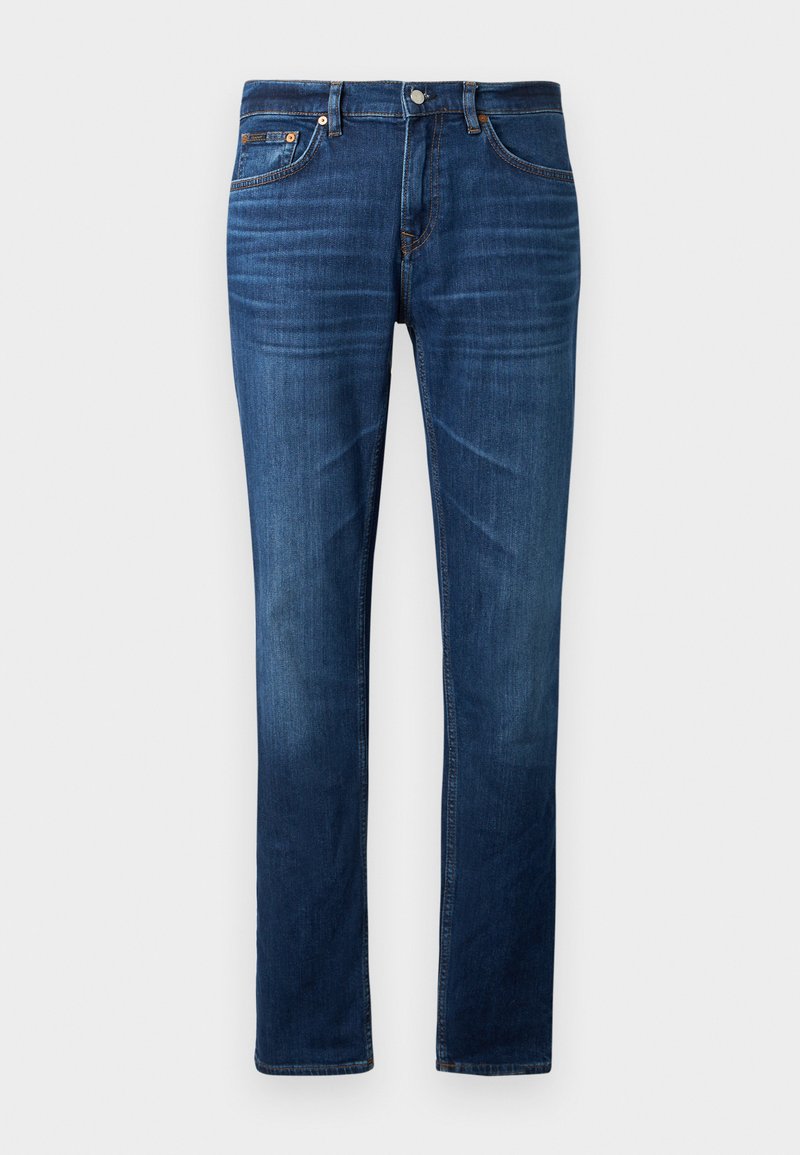 Jeans pour hommes à coupe droite en denim bleu foncé avec design classique à cinq poches et fermeture par bouton, présentés sur un fond blanc.