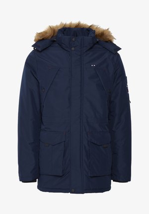 Tengerészkék szigetelt dzseki szőrmebéléssel ellátott kapucnival, cipzáras záródással, több elülső zsebbel és kontrasztos varrási részletekkel.