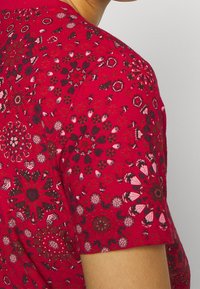 Desigual Triko s potiskem - multi-coloured