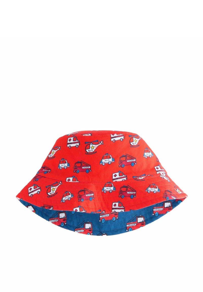 Gorra de cubo roja con un patrón de varios vehículos de emergencia, incluidos ambulancias, camiones de bomberos y coches de policía, con un interior azul.