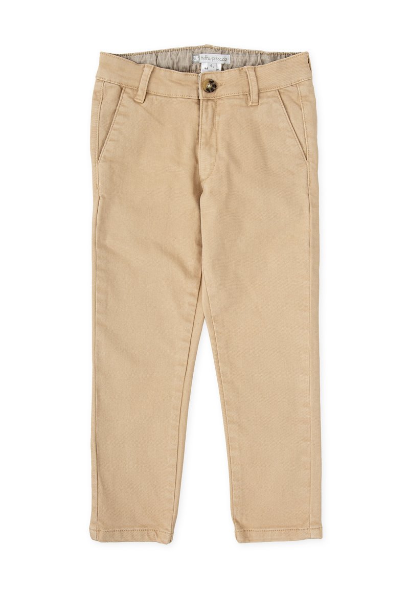 Pantalones de niño en color beige claro, elaborados con una mezcla de algodón. Cuentan con dos bolsillos frontales, un cierre de botón único y un corte recto en las piernas.
