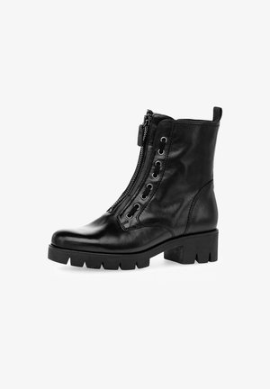 Bottines en cuir noir avec une fermeture éclair sur le côté, des détails en dentelle, une semelle épaisse et une finition texturée pour la durabilité et l'adhérence.