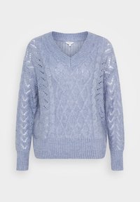 Maglione azzurro chiaro lavorato a maglia con scollo a V, design a trecce, polsini e orlo a coste, e dettagli in openwork in tutta la sua lunghezza.