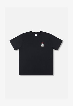 Zwart katoenen T-shirt met een ronde hals, voorzien van een klein geborduurd bloemenlogo en tekst op de linkerborst. Korte mouwen.