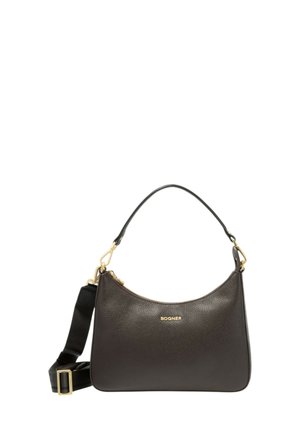 Mørkebrunt læderhåndtag med en tekstureret finish, der har et enkelt buet håndtag og en aftagelig sort rem med guldfarvede hardwaredetaljer.