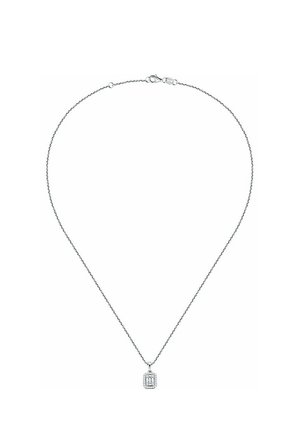Silberne Kettenhalskette mit einem rechteckigen, strukturierten Anhänger mit einem Rautenmuster. Der Anhänger ist an einer zarten Kette mit einem Verschluss befestigt.