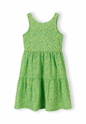 Zielona sukienka na ramiączkach na lato z drobnym niebieskim kwiatowym wzorem i marszczoną spódnicą z dwoma warstwami.