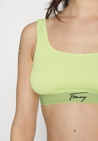 Tommy Jeans BRALETTE - Πάνω μέρος μπικίνι - light citrus