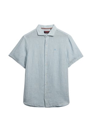 Jasnoniebieska koszula z krótkim rękawem, wykonana z teksturowanej tkaniny. Posiada zapięcie na guziki z przodu oraz małe logo po lewej stronie klatki piersiowej. Casualowy design.
