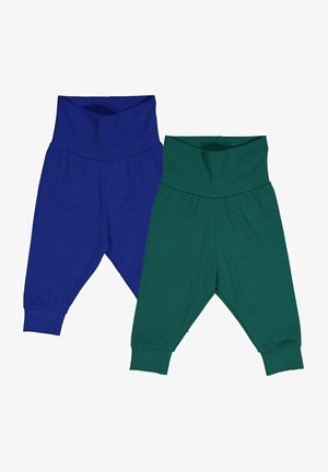 Zwei Paare Kinderhosen: eine in Blau, die andere in Grün. Beide bieten einen breiten Bund, schmal zulaufende Beine und bestehen aus weicher Baumwolle.