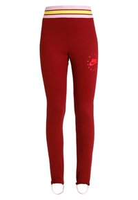 Červené atletické legíny s růžovým a žlutým pruhovaným pasem, obsahující kulatou červenou nášivku, přiléhavý střih a elastickou tkaninu.