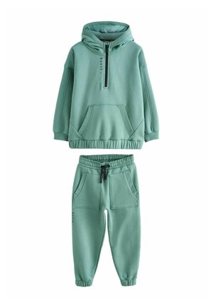 Mintgrüner Hoodie und passendes Jogginganzug-Set. Der Hoodie verfügt über einen halben Reißverschluss und eine Kängurutasche; die Hose hat einen elastischen Bund und seitliche Taschen.