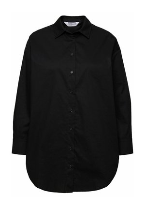 Černá košile na knoflíky vyrobená z bavlny, s špičatým límečkem, dlouhými rukávy a zakřiveným lemem. Hladká textura, jednobarevná.