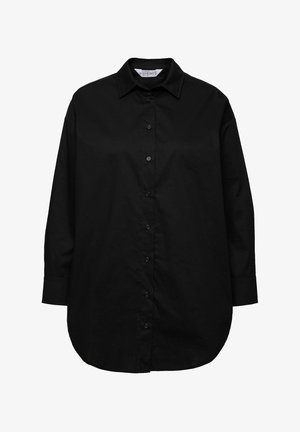 Černá košile na knoflíky vyrobená z bavlny, s špičatým límečkem, dlouhými rukávy a zakřiveným lemem. Hladká textura, jednobarevná.