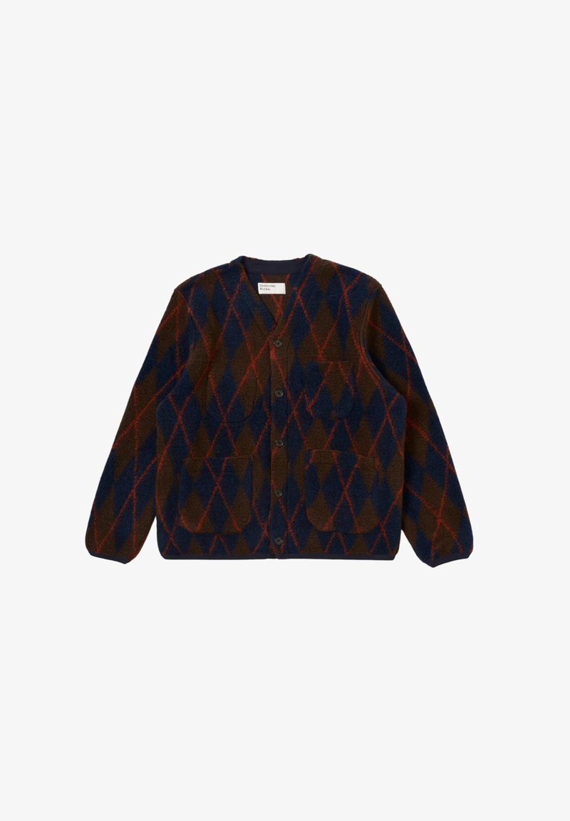 Cardigan marrone e blu con un motivo a rombi, dotato di chiusura a bottoni, scollo tondo e due tasche frontali, dal tessuto morbido.