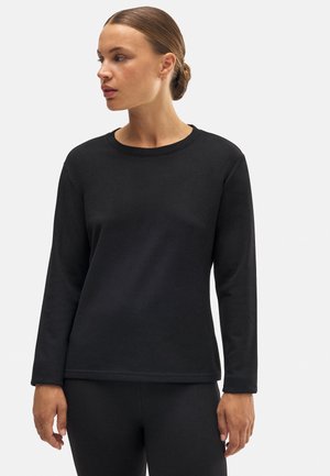 Camiseta de manga larga negra con cuello redondo, hecha de un tejido suave, que presenta un corte relajado y costuras mínimas para un aspecto limpio.