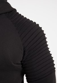 Thumbnail Image 7