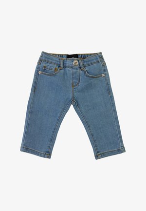 Pantalons en denim bleu clair avec une coupe droite, comportant deux poches avant, des accents de couture et des détails de boutons décoratifs.