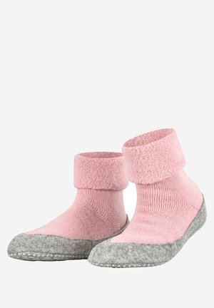 Rosa gestrickte Socken mit flauschigem Bund und grauer Filzsohle; verfügen über strukturierten Stoff und ein abgerundetes Zehendesign, geeignet für den Innenbereich.
