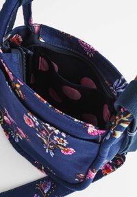 Cath Kidston MINI MESSENGER - Keresztpántos táska - navy floral bunches