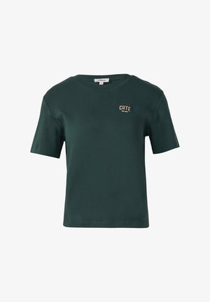 Donkergroen katoenen T-shirt met korte mouwen, ronde hals en een klein geborduurd "CUTE" logo op de borst. Eenvoudig en casual ontwerp.