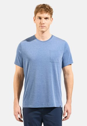 Blue short-sleeve t-shirt made of soft fabric, featuring a round neckline and a chest pocket. Casual fit with a straight hem and minimal design.