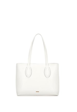 Witte leren tote bag met dubbele handvatten en ovale uitsnijdingen, voorzien van decoratieve stiksels. Eenvoudig, gestructureerd ontwerp met gouden logo.