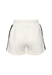 Weiße Baumwollshorts mit einem elastischen Bund, ausgestattet mit schwarzen seitlichen Akzenten und einer glatten Textur. Kurze Länge, lässiges Design.