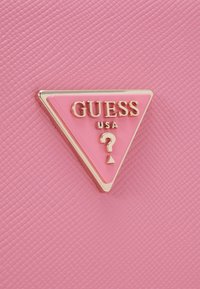 Guess NOELLE TOTE - Håndveske - pink