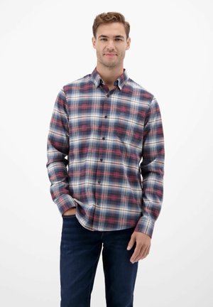 Karierte Hemdjacke in Marineblau, Rot und Weiß, mit einem klassischen Kragen, langen Ärmeln und einer linken Brusttasche. Weicher Stoff.