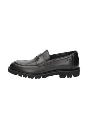Schwarzer Lederloafer mit dicker Profilsohle und Pennyriemen-Detail, Seitenansicht auf weißem Hintergrund.