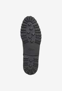 Suola di scarpa in gomma nera con un motivo di battistrada profondo che presenta forme rettangolari e a diamante alternate per una migliore trazione. Logo impresso vicino al tallone.