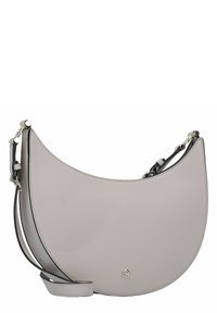 Borsa in pelle grigio chiaro con forma a mezzaluna curva. Presenta una tracolla removibile e accentuazioni in metallo argentato. Superficie texturizzata.