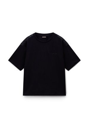 Zwart T-shirt met korte mouwen van katoen. Bevat gestructureerde zwarte accenten op de schouders en een subtiele merklogo aan de voorkant.