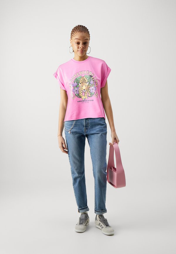 ONLLUCINDA TROPIC BOX - Print T-shirt - strawberry moon2